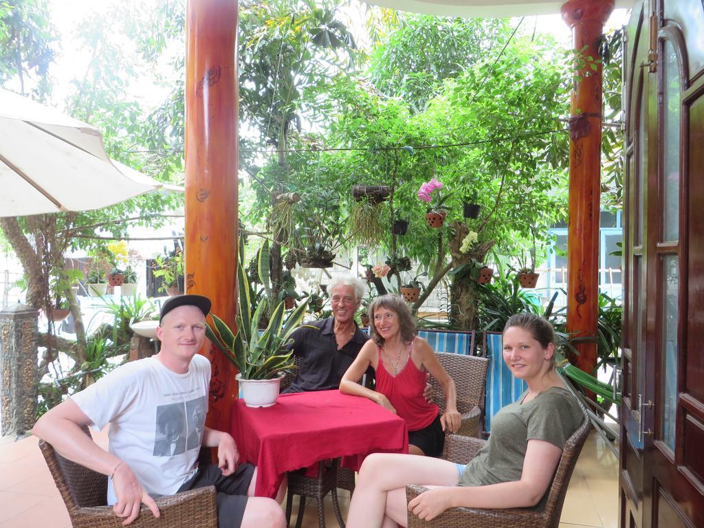 Ngo Khanh Homestay Tân Hiệ Екстериор снимка